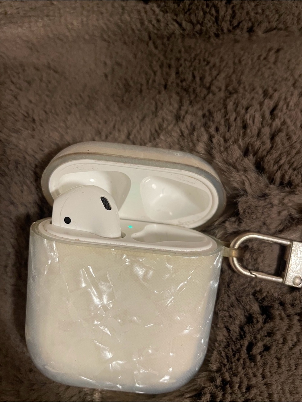 Apple AirPod Gen 2 Case + Left Airpod & Pearlescent White Case